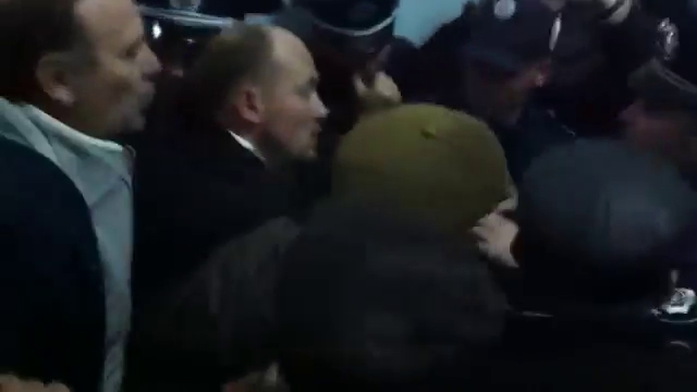 Опубликовано видео столкновений в мэрии Полтавы