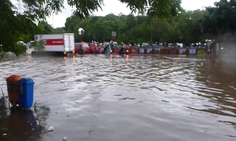 25 человек уже погибли из-за наводнения в Индонезии
