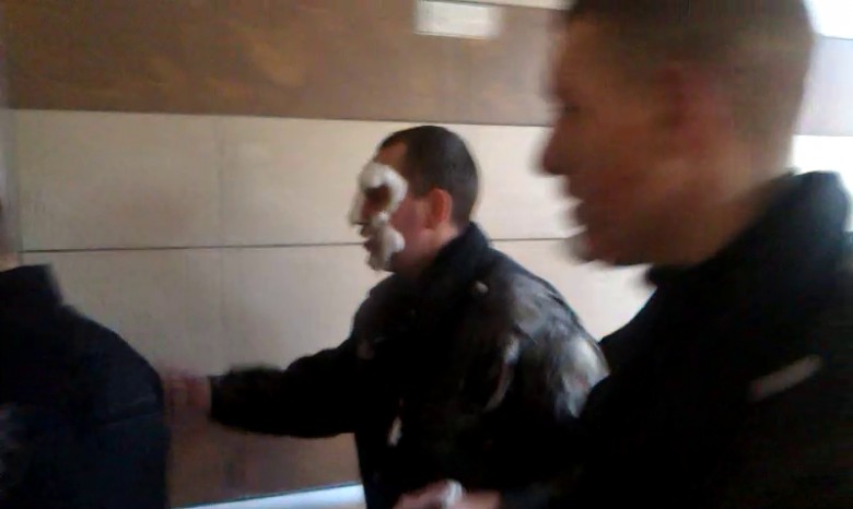 Раненных бойцов внутренних войск свозят в госпиталь МВД