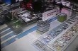 ВИДЕО: В супермаркете Кривого Рога голый мужик прыгнул в аквариум с рыбой