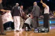 Тренер команды НБА попытался избежать поражения, пролив на площадке воду