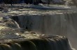 Впервые за 100 лет замерз Ниагарский водопад
