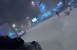 Киевляне гоняют на снегоходах по Крещатику
