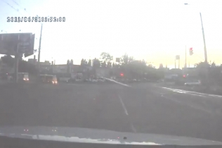 ВИДЕО: В ужасном ДТП в Одессе погиб человек и  разбиты 3 авто