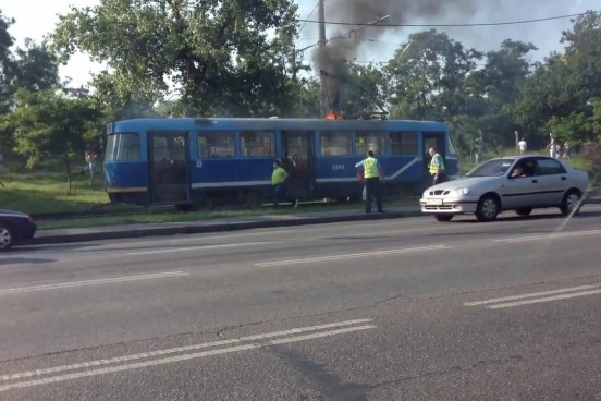В Одессе загорелся трамвай с людьми
