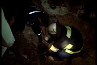В Николаеве обвалился подвал, из-под завала спасена женщина 