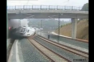 Количество жертв крушения поезда в Испании выросло до 77 человек