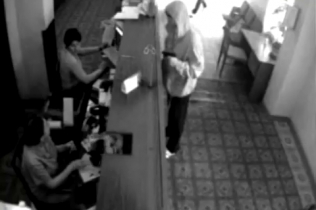 Видеокамера записала грабителей банка в Черновцах