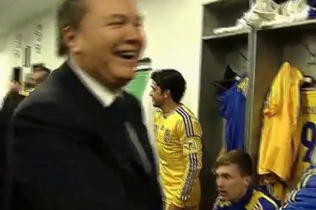 Янукович зашел в раздевалку сборной Украины