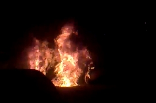 В Киеве на стоянке горели 3 автомобиля