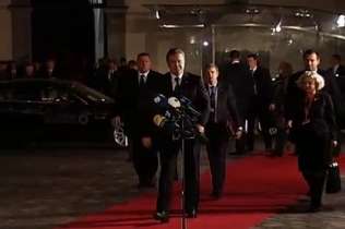 Янукович пообещал на саммите, что все будет нормально