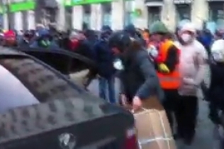 Ляшко на "Лексусе" привез экипировку протестующим на Майдане