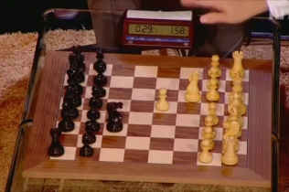 23-летний гроссмейстер показательно «уделал» Била Гейтса в шахматы всего за 11 секунд