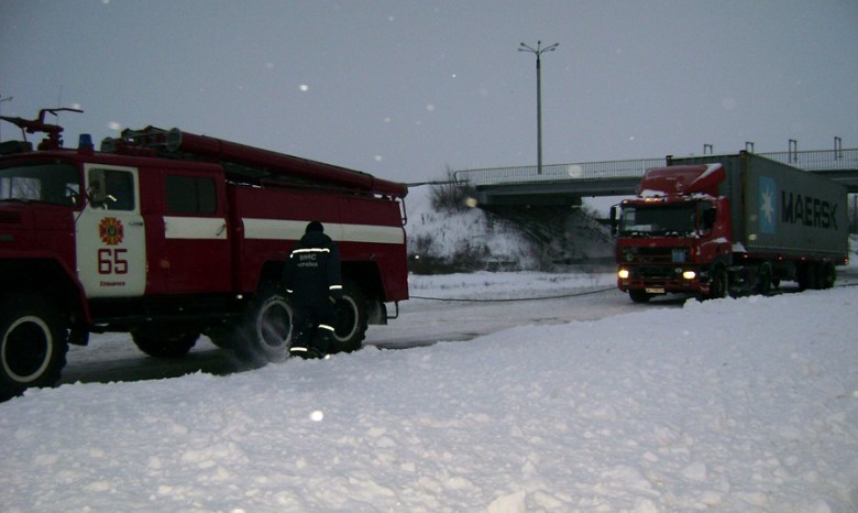 Половину Украины парализовал снег