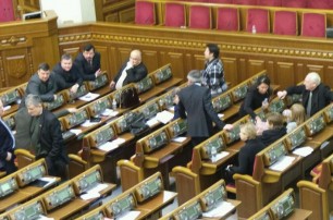 После визита Януковича в Раду принят закон об амнистии