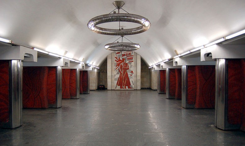 На станции «Дворец «Украина» будут ремонтировать эскалатор
