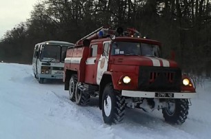 Арбузов поручил усилить дежурство коммунальщиков и спасателей на заснеженных дорогах