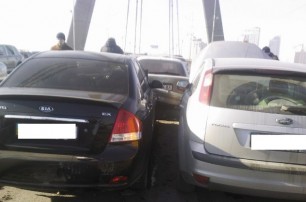 ДТП с участием пяти машин закрыло Московский мост в пробке