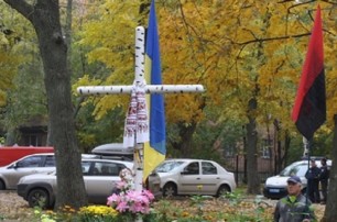 В Харькове вандалы разрушили памятник воинам УПА