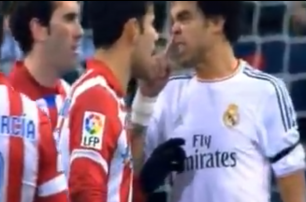 Игрок «Реала» Пепе высморкался на соперника, а потом его победил