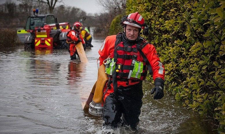 Сильнейшие наводнения обрушились на запад Англии
