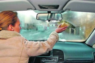 Как бороться с запотеванием стекол машины в сырую погоду