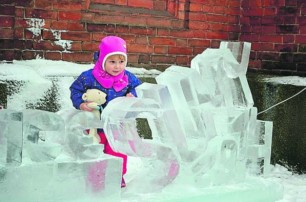 В Сумах открыли выставку ледяных скульптур