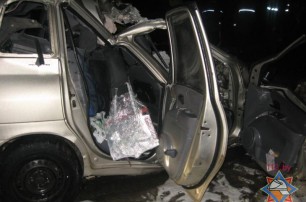 В Беларуси автомобиль столкнулся с автобусом: погибли два украинца