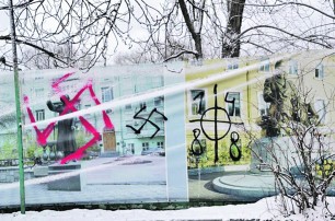 Может, нацистов на Майдане нет, но в Киеве рисуют свастику