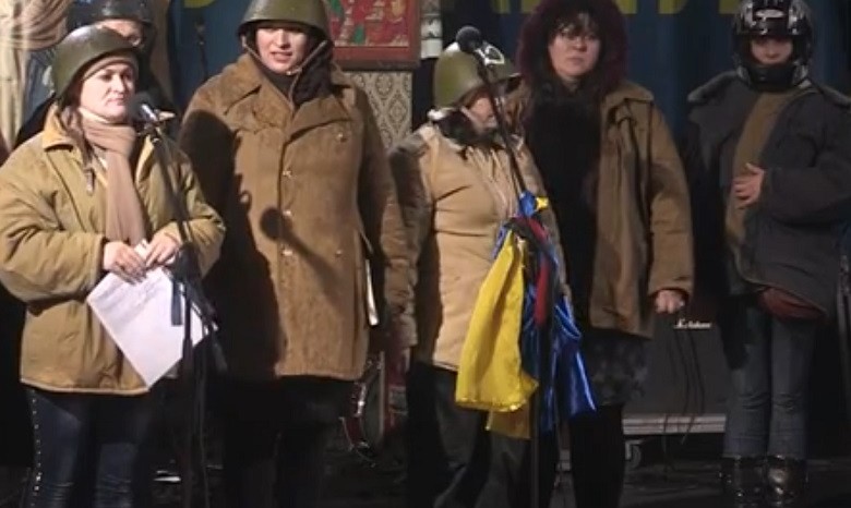 Парни из «Свободы» победили Женскую сотню Майдана