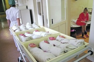 Взятки за медпомощь при родах достигли 10 тысяч гривен