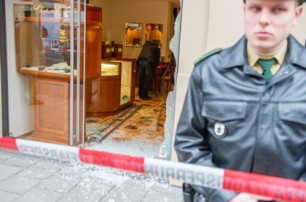 В Германии украинский подросток с сообщниками ограбил ювелирный магазин