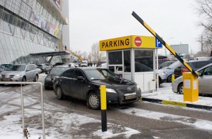 В Киеве два иностранца и местный обворовывали машины