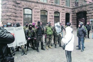 Киевские пенсионерки спровоцировали самооборону Майдана