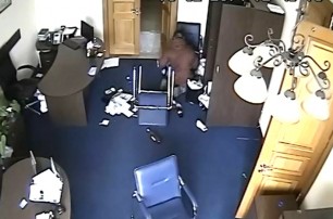 Опубликовано видео кражи в кабинетах КГГА
