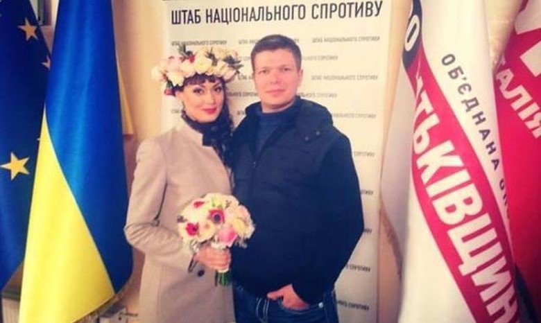 14 февраля сыграли свадьбы активисты Евромайдана и депутат Емец