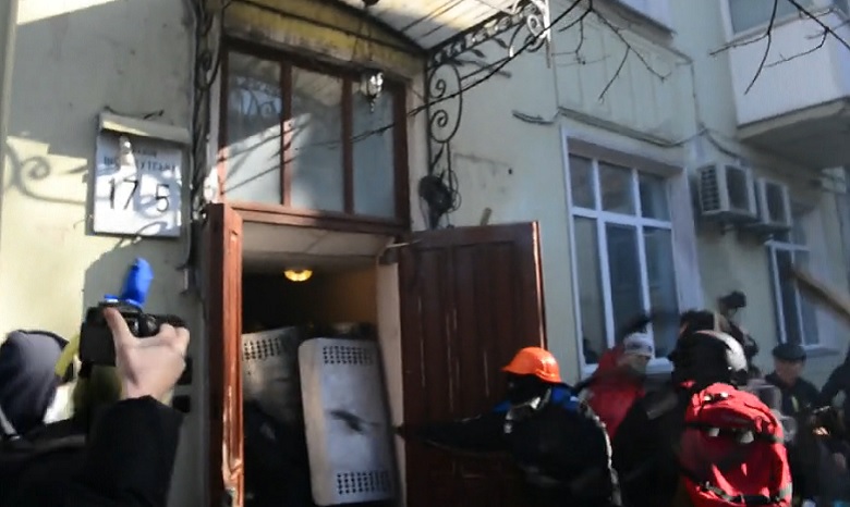 Штурм дома, с которого "Беркут" обстреливал протестующих
