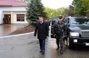 И.о. министра обороны подтвердил отправку десантников в Киев