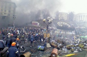 На Майдане активисты пошли в наступление, «Беркут» отступает, десятки раненых
