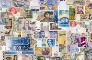 Стоит ли держать накопления в рублях, фунтах и франках