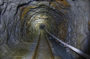 В Донецкой области загорелась шахта, в которой было 243 горняка