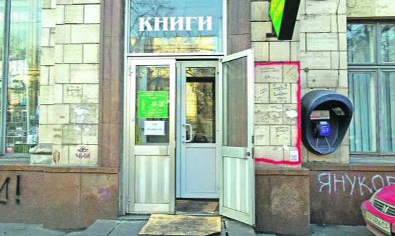 Главпочтамт откроет двери на днях,  фастфуд на Майдане – через месяц