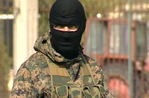 Захватчики ВР Крыма пропускают в здание депутатов