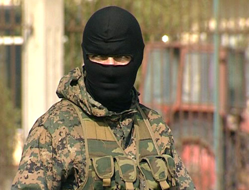 Захватчики ВР Крыма пропускают в здание депутатов