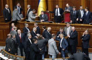 Украинские депутаты лишились льгот