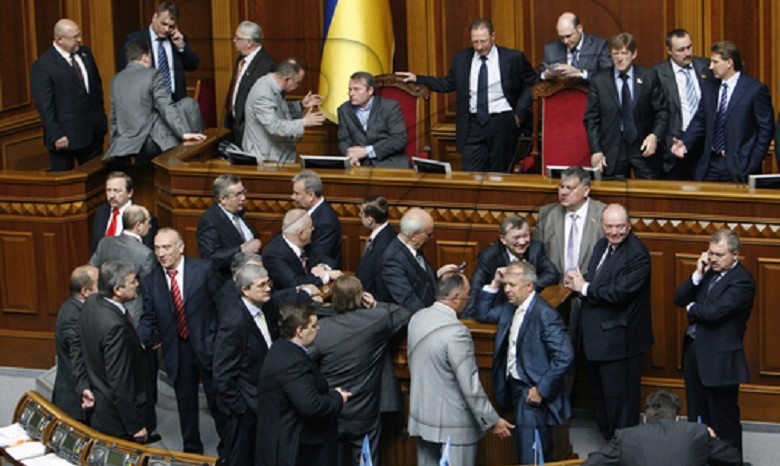 Украинские депутаты лишились льгот