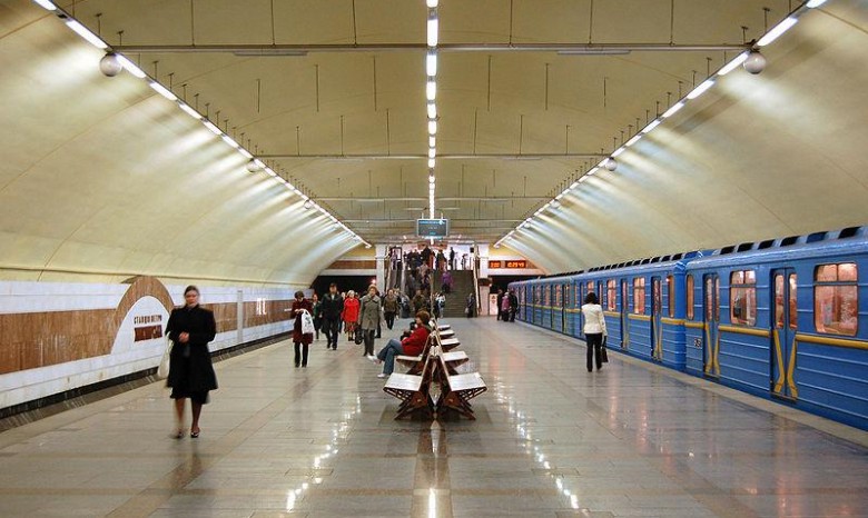Столичный метрополитен закрыл двери на двух станциях