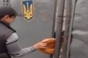 Крымские татары помогают заблокированным россиянами украинским солдатам