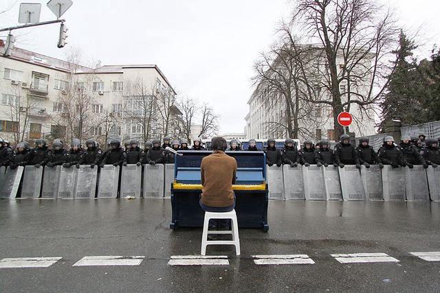 Революционный пианист отправится в турне по Украине