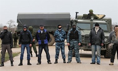 «Самооборона Крыма» штурмует штаб командования ВМСУ, прикрываясь женщинами